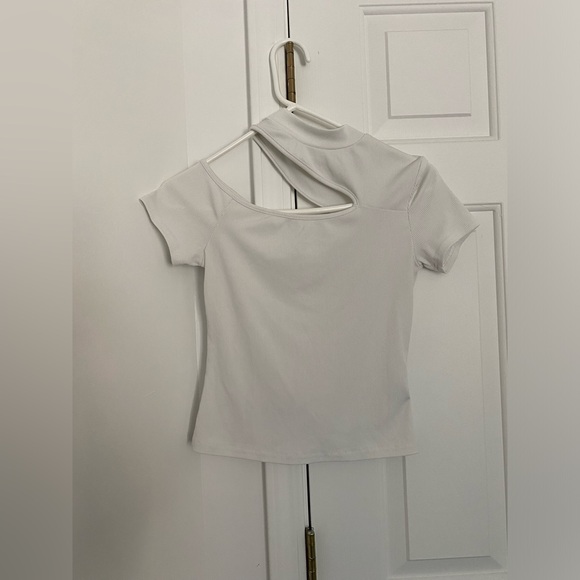 Ribbed Cutout Top - Picture 2 of 2